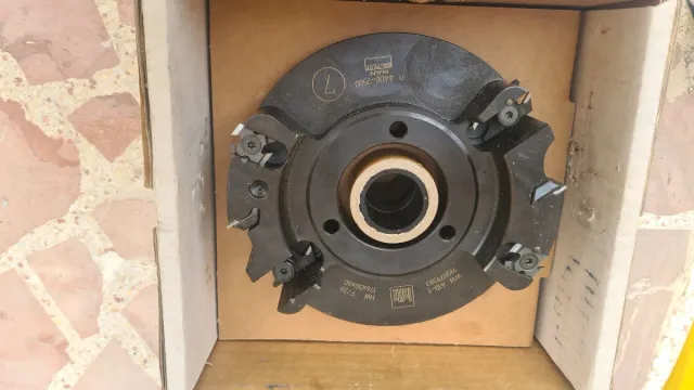 Fresa para madera y disco sierra