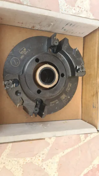 Fresa para madera y disco sierra