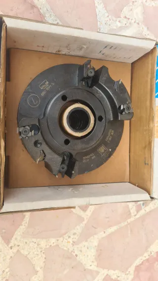 Fresa para madera y disco sierra