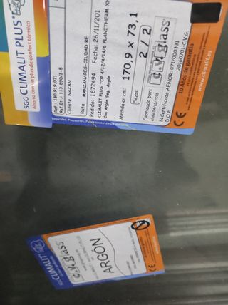 Puerta acceso a una terraza.