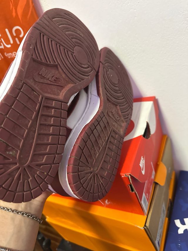 Nike Dunk Low Rosse e Bianche