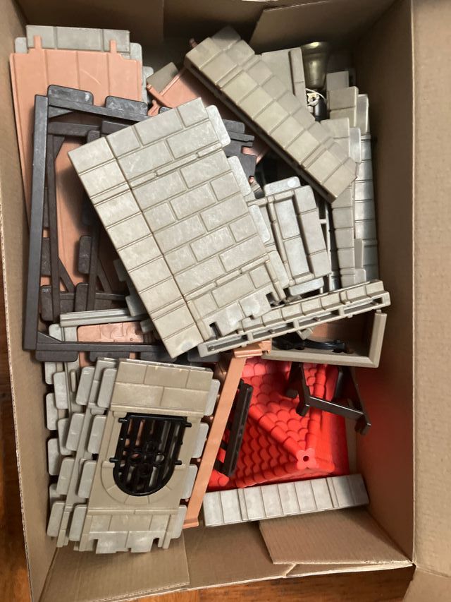 Torre y hospital de juguete