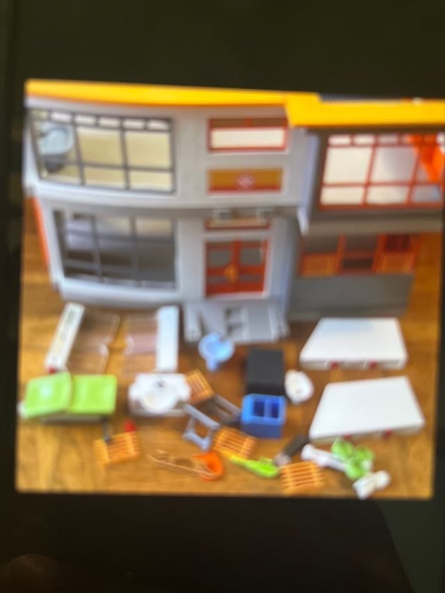 Torre y hospital de juguete