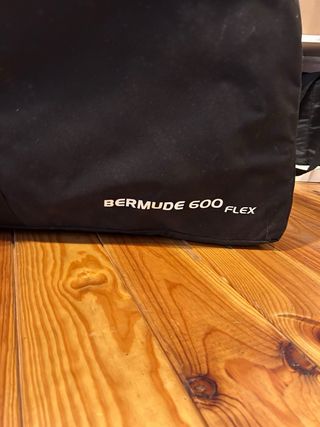 Baca Thule y cofre plegable para techo