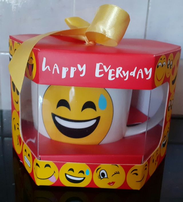 Tazza colazione emoji Happy Everyday