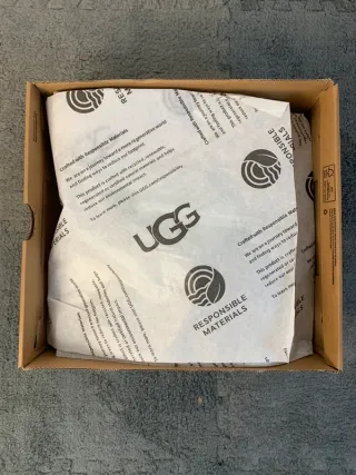 Botas      UGG     Lowmel   Marrón Talla 40