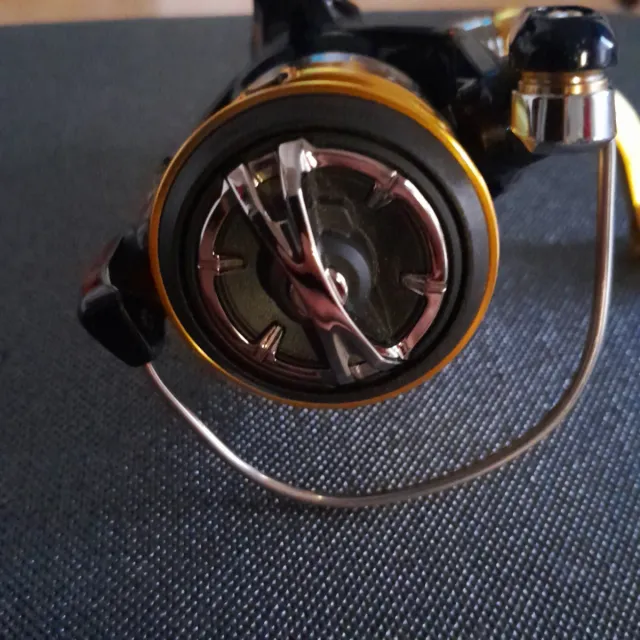 Carrete Shimano Nasci C2000HGS B Nuevo