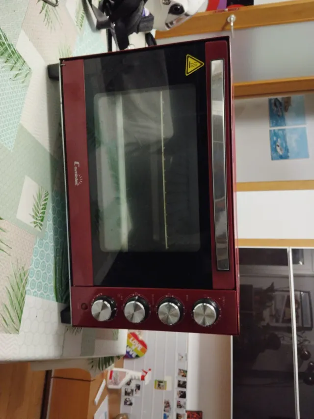 Horno eléctrico rojo