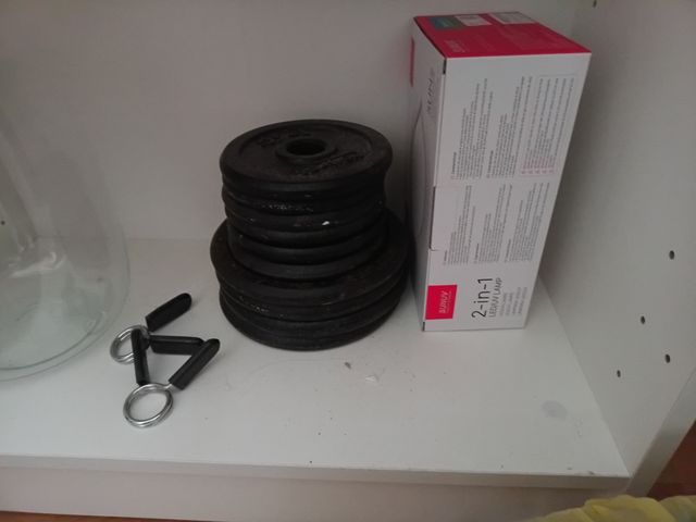 Barra y pesas para gimnasio
