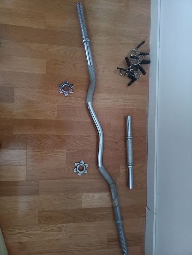 Barra y pesas para gimnasio