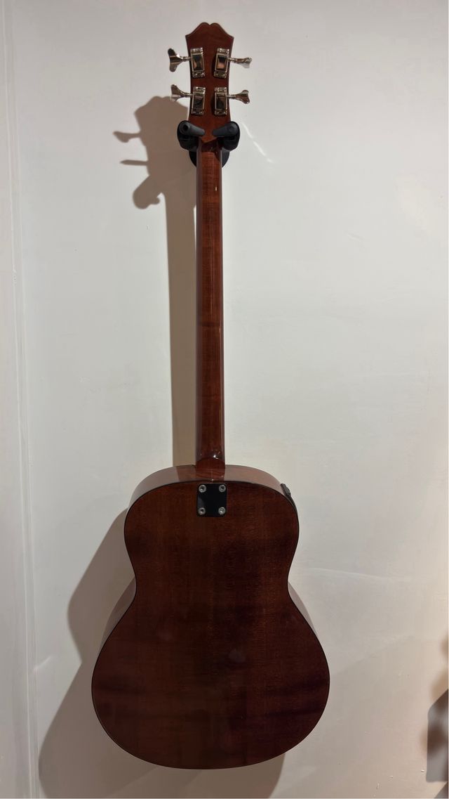 Bajo Acústico HORA Jumbo EQ