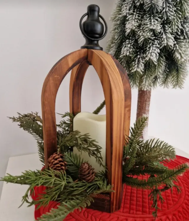 Lanterna in legno con gancio ferro e candela