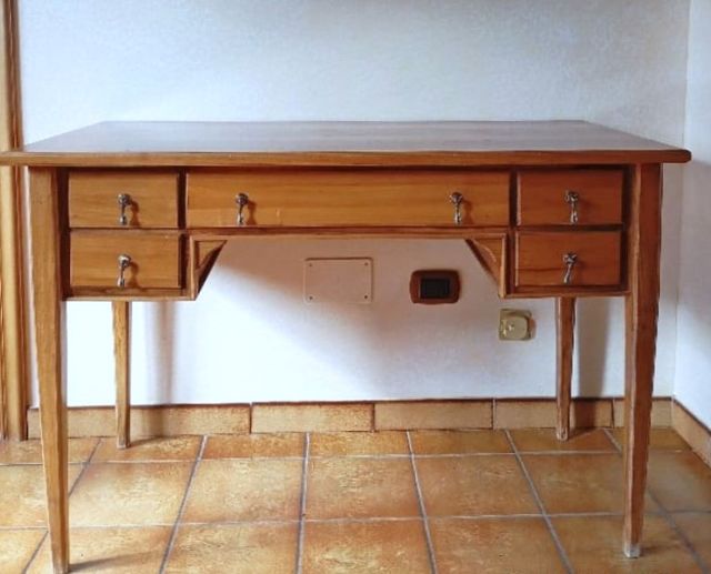 Scrivania in legno massello 5 cassetti