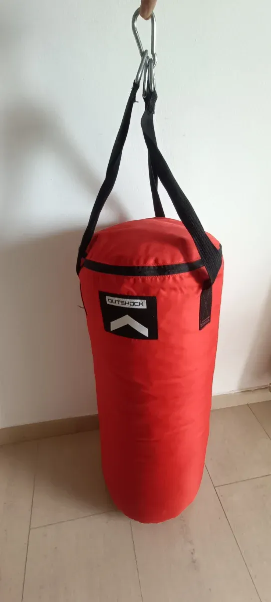 Saco de boxeo rojo OUTSHOCK
