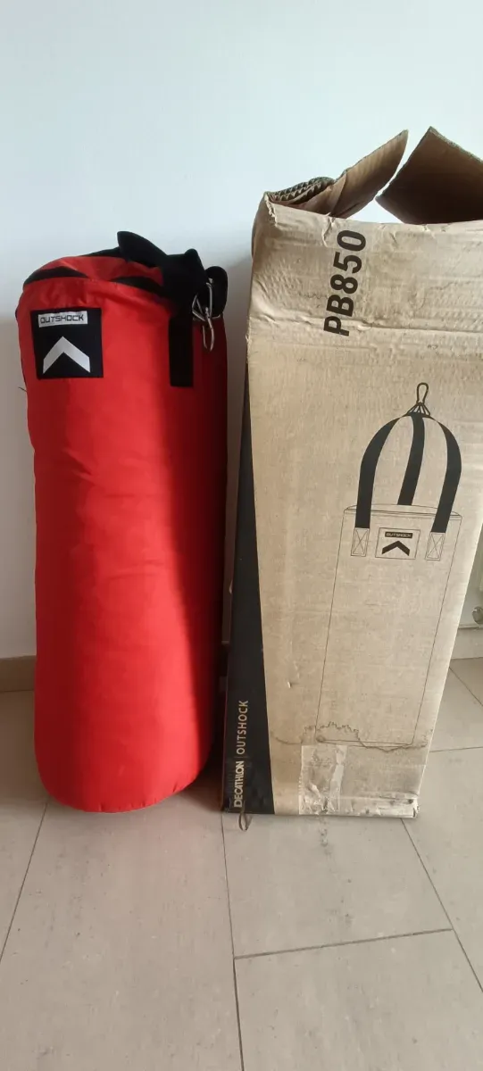 Saco de boxeo rojo OUTSHOCK