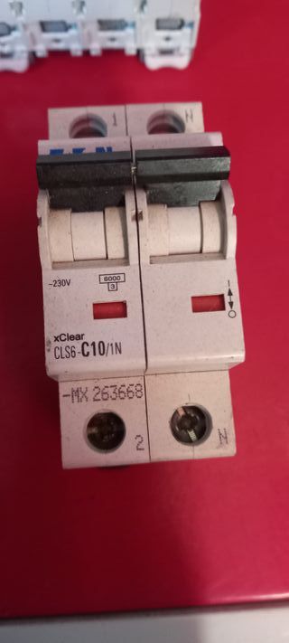 5 Magnetotérmicos Merlin Gerin, Hager, Eaton