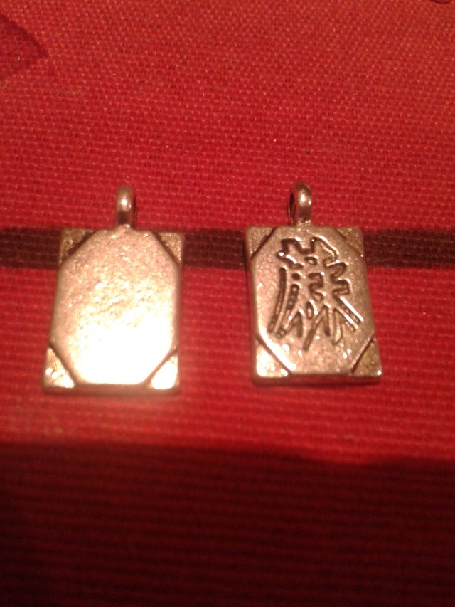 Lote 19 pz Talismán Japonés Amor y Suerte colgante