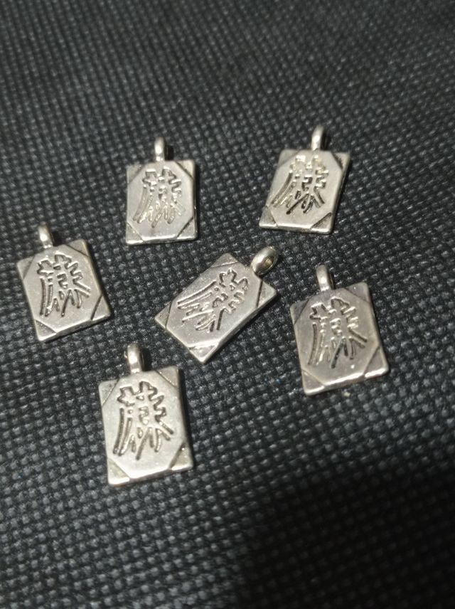 Lote 19 pz Talismán Japonés Amor y Suerte colgante