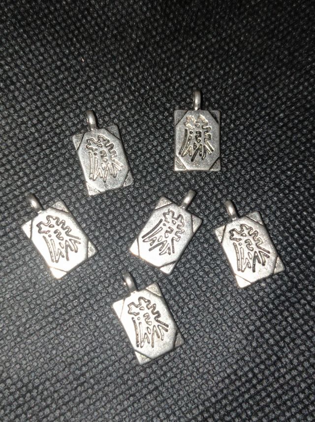 Lote 19 pz Talismán Japonés Amor y Suerte colgante