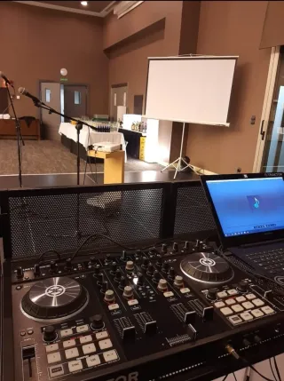 DISCOMÓVIL DJ SONIDO ILUMINAC PROFESIONAL EVENTOS