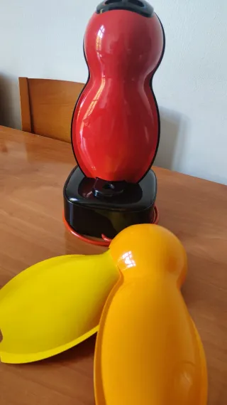 Cafetera Dolce Gusto DeLonghi Colors