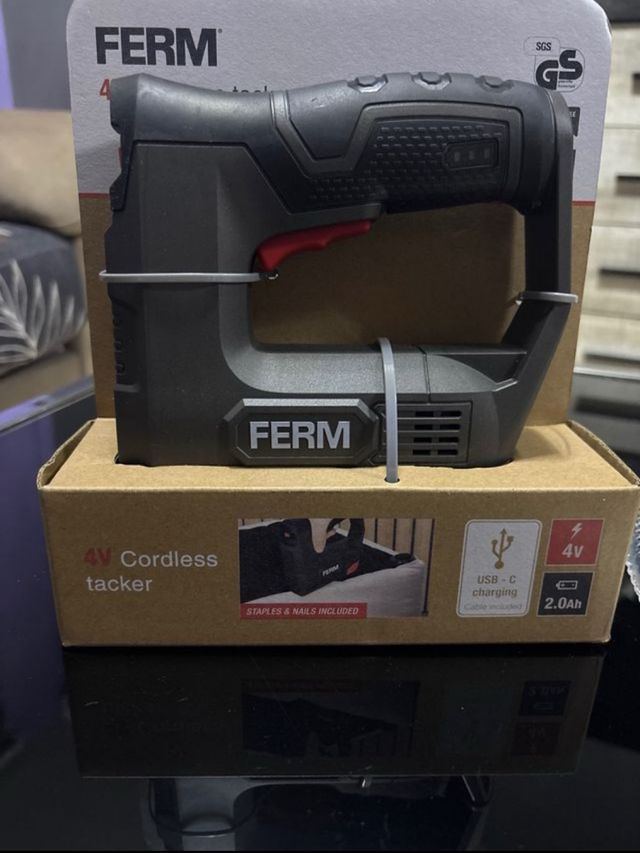 Grapadora Ferm 4V Cordless Tacker