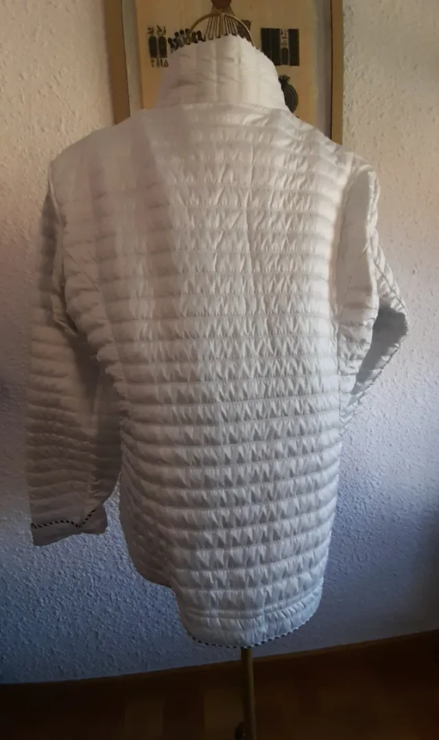 Chaqueta acolchada blanca