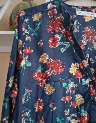 (M) Blusa floral manga larga de Sfera