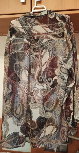 Blusa semitransparente mujer estampado paisley