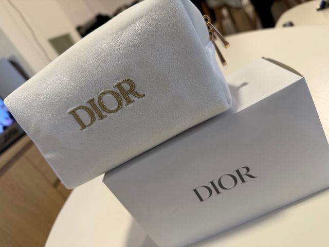 Estuche Cosmético Dior Blanco Aterciopelado Dorado