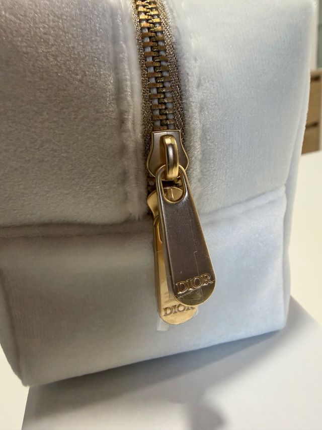 Estuche Cosmético Dior Blanco Aterciopelado Dorado