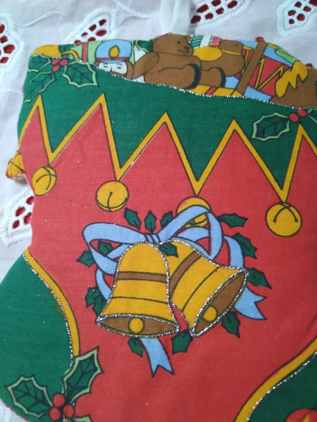 Presa da cucina con campane natalizie