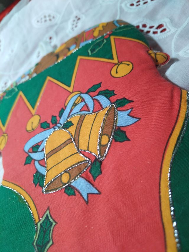 Presa da cucina con campane natalizie