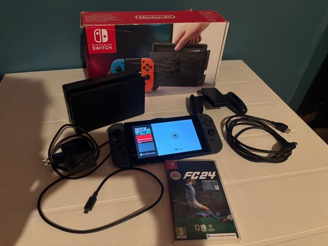 Nintendo Switch V2 + FC24