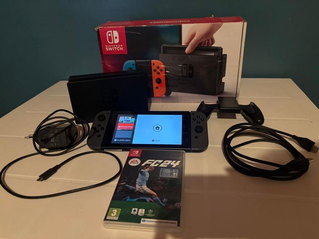 Nintendo Switch V2 + FC24