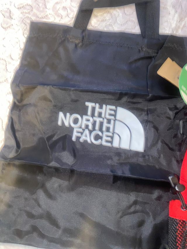 Mochila The North Face Roja y Negra