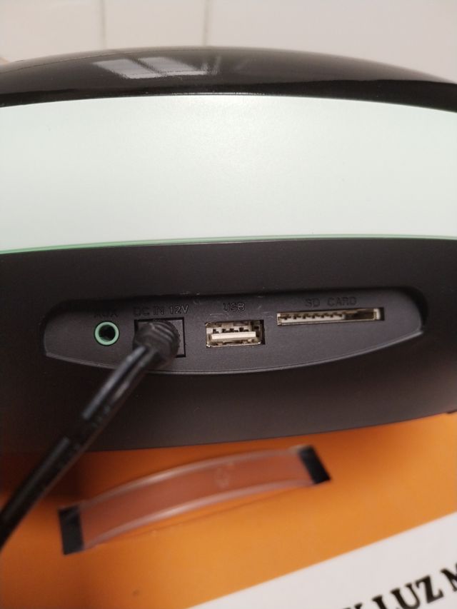 Radio Bluetooth Elco con Luz LED Multicolor