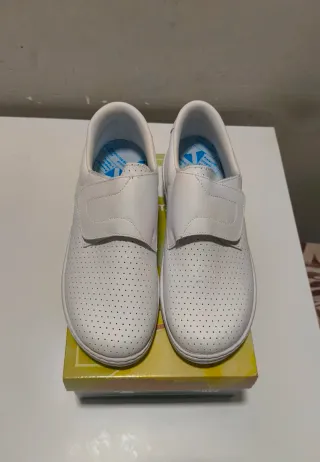 Zapatos Sanitarios Encarni Farma by Percla blancos