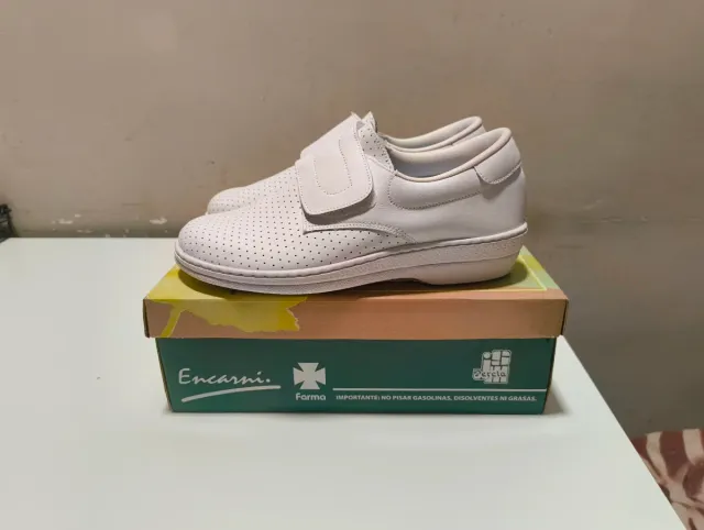Zapatos Sanitarios Encarni Farma by Percla blancos