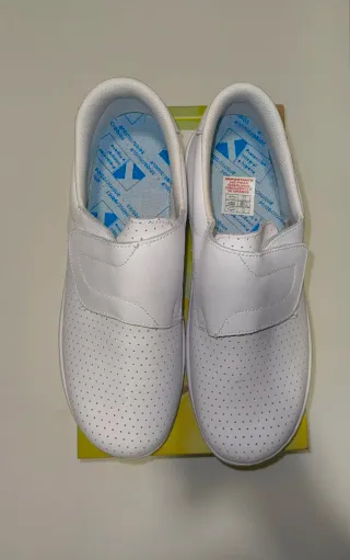 Zapatos Sanitarios Encarni Farma by Percla blancos