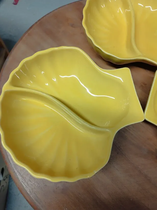 3 Fuentes grandes vintage amarillas