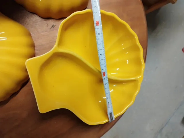 3 Fuentes grandes vintage amarillas