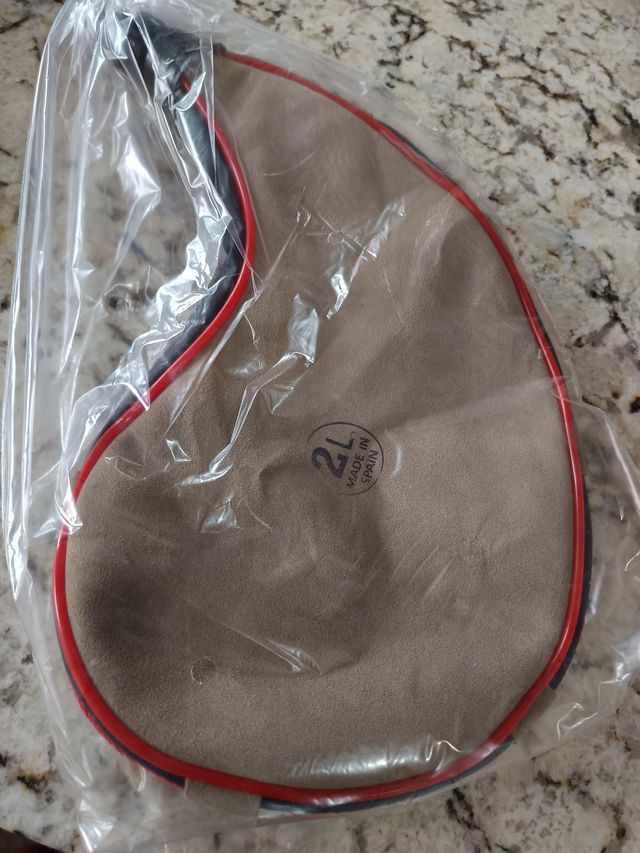 Bota de Vino Curva 2L Beige/Roja