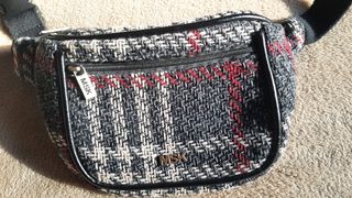 Riñonera Misako estampado pata de gallo