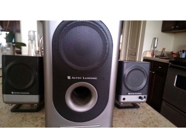 Altec Lansing Sistema de Altavoces 2.1