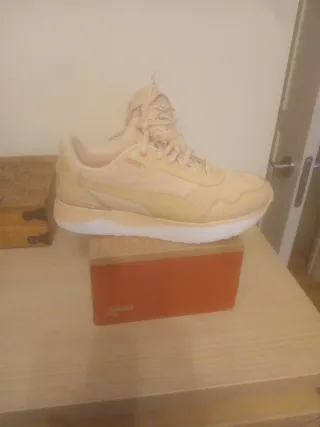 Zapatilla Puma Beige y Rosa