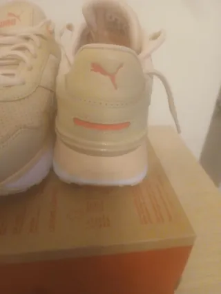 Zapatilla Puma Beige y Rosa