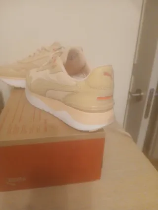 Zapatilla Puma Beige y Rosa