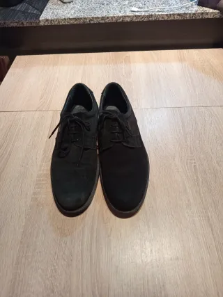 Zapatos de vestir Luisetti ante talla 42.