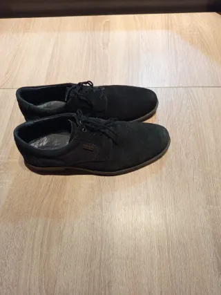 Zapatos de vestir Luisetti ante talla 42.